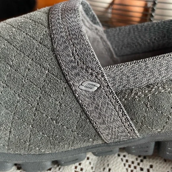 Skechers EZ Flex 2 Cuddle Up Memory Foam Slip on Shoes Size 9 faux suede EUC - Picture 6 of 13